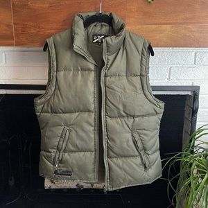 Xtreme Air puffed hunter green vest. Size Med